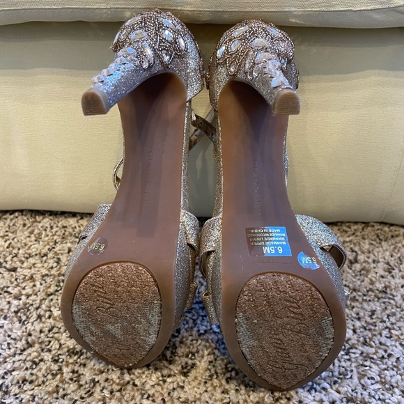 Gianni Bini champagne heels - Picture 5 of 6